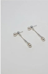 Perle Fluide earrings in silver tone with pearl details, angled product view