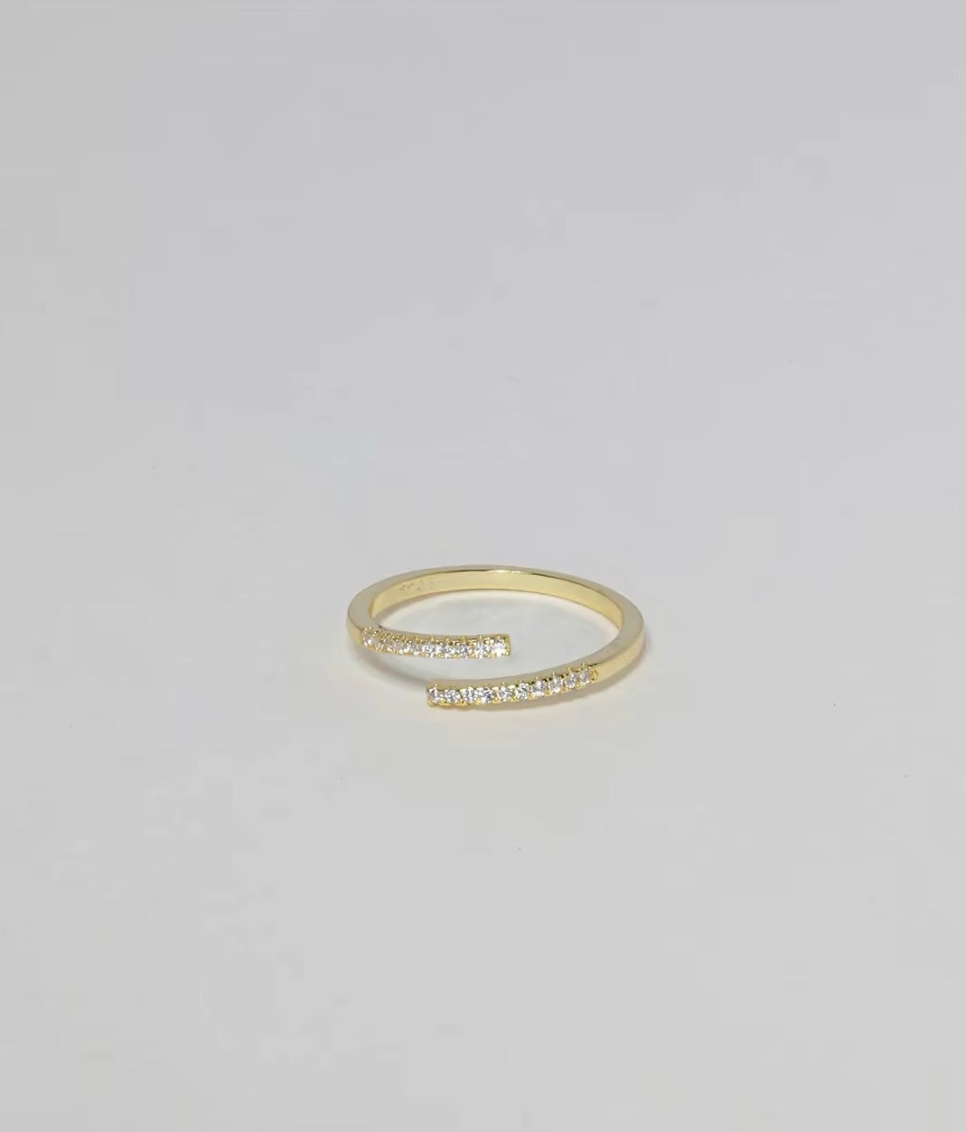 Line ring gold product view