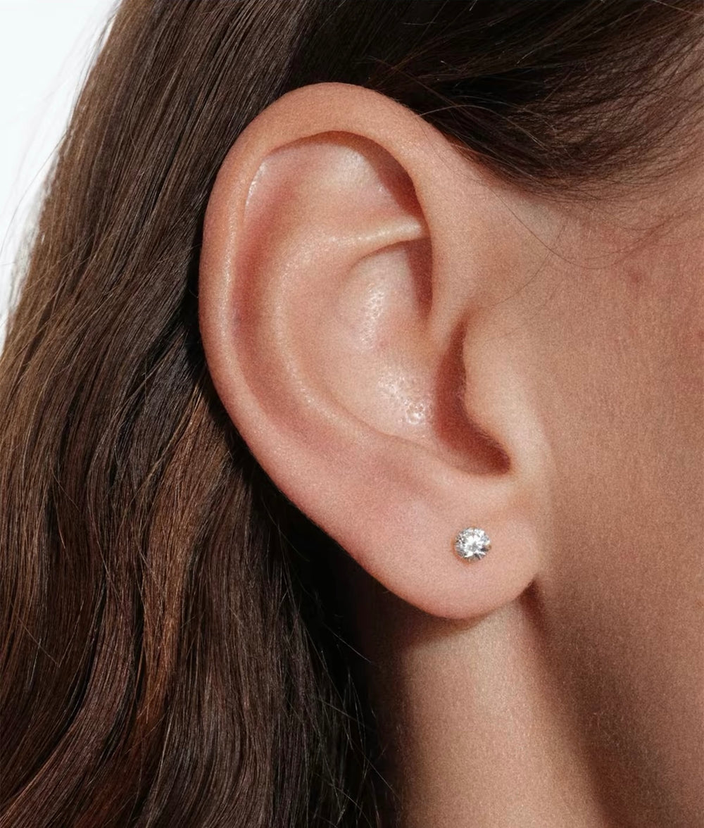 Solitaire stud earring model small size