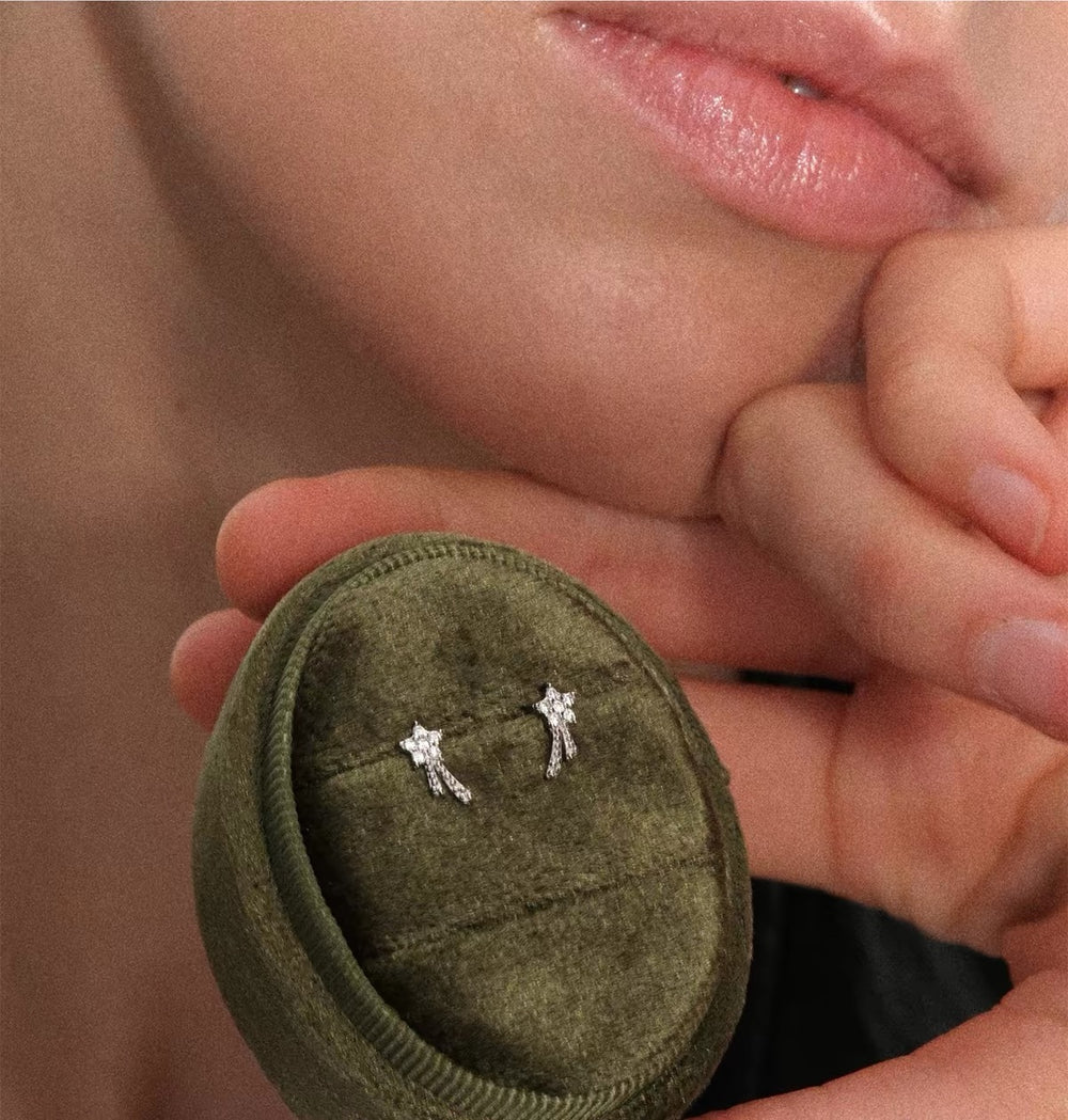 Silver Étoile Filante shooting star earrings in a velvet box
